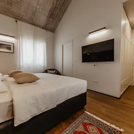 Hvar - Polyhymnia Vrbanj